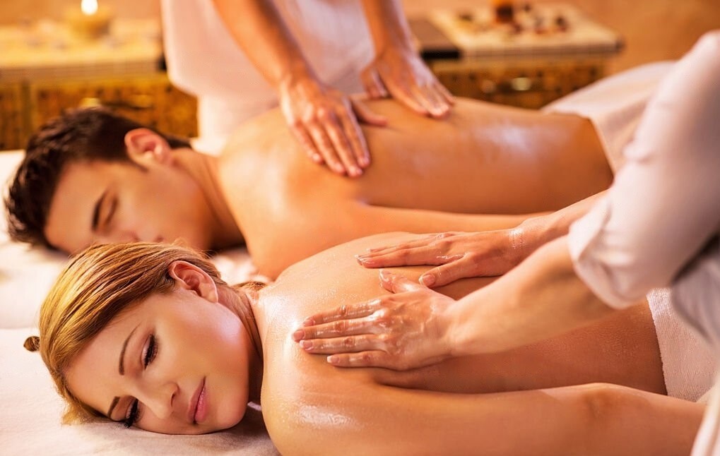 Couple Massage 1 (1)